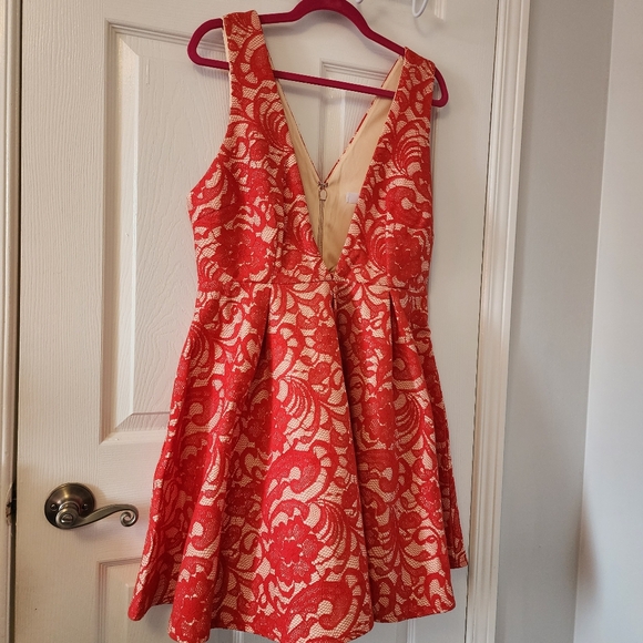 🆕️ Missguided Plunge Skater Dress - Picture 3 of 16